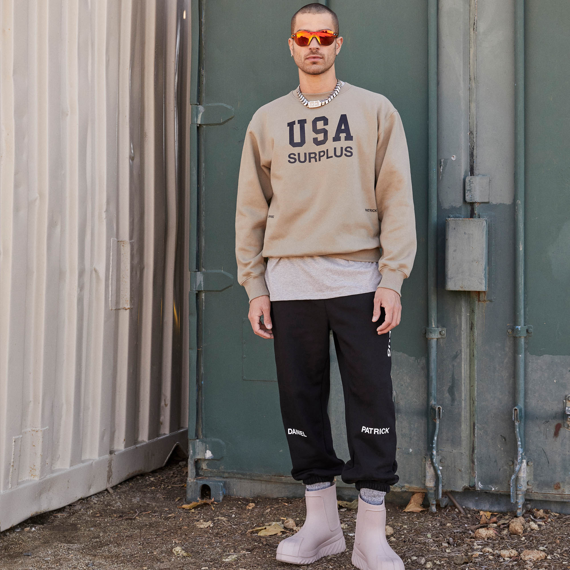 USA surplus crewneck / washed olive + black