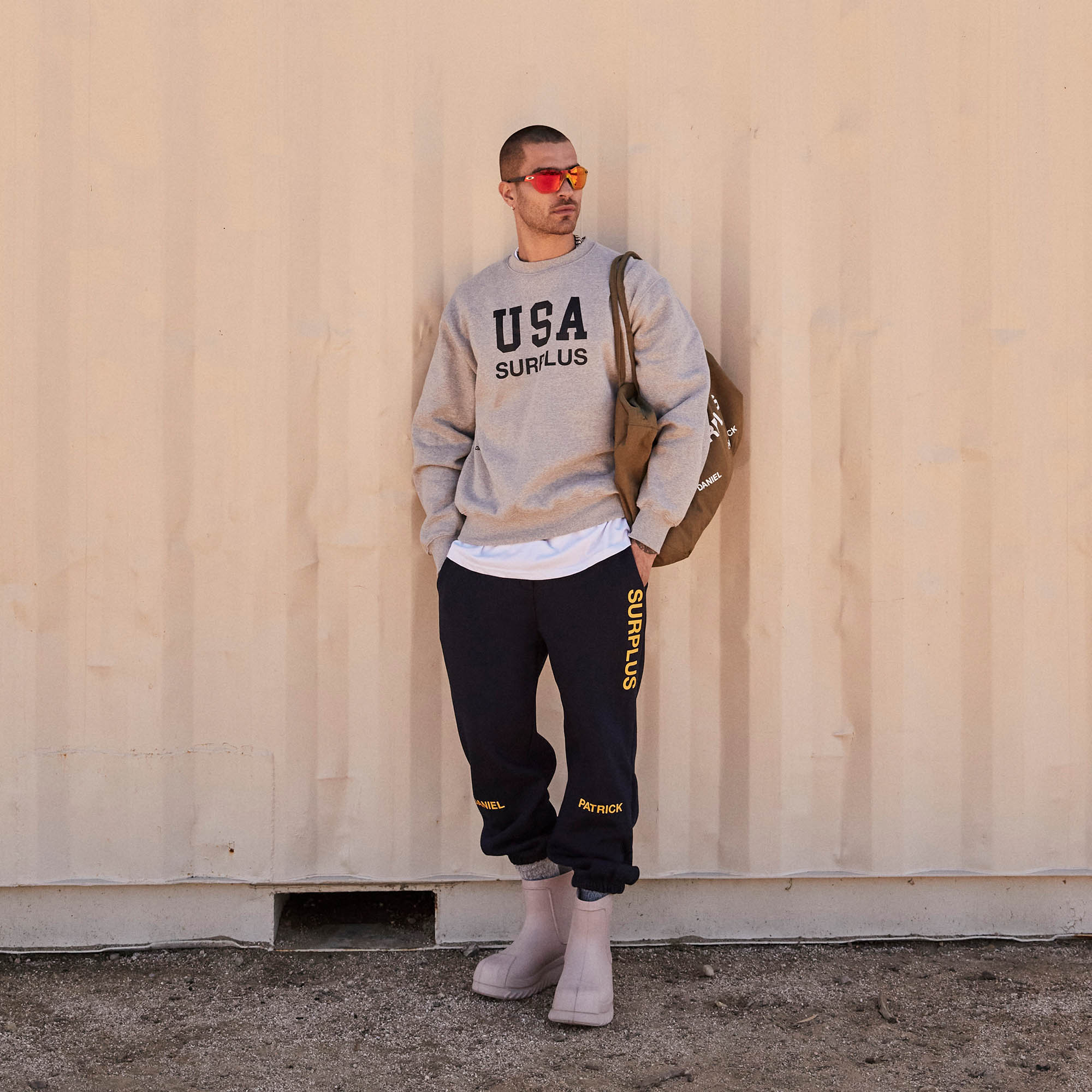 USA surplus crewneck / heather grey + black
