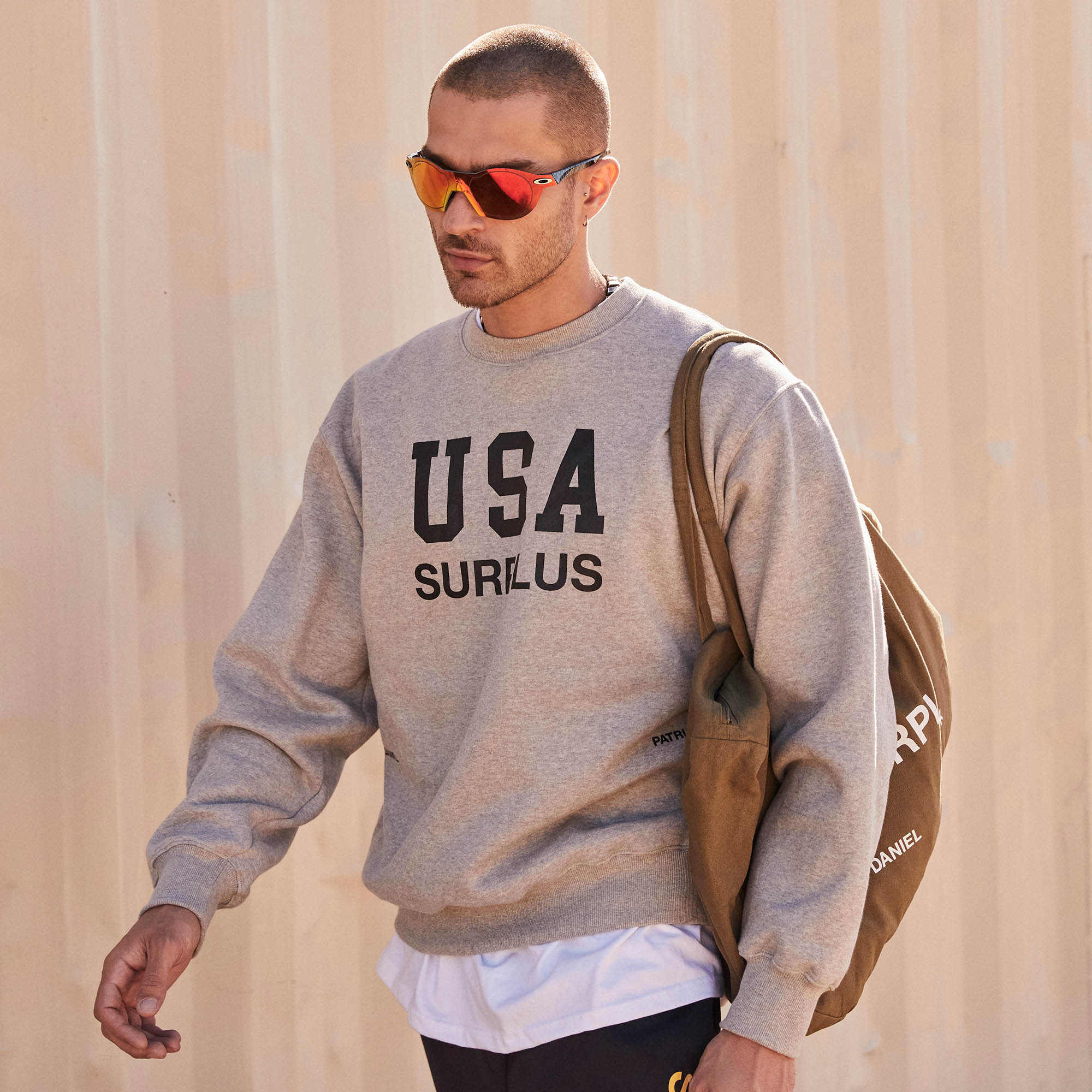 USA surplus crewneck / heather grey + black