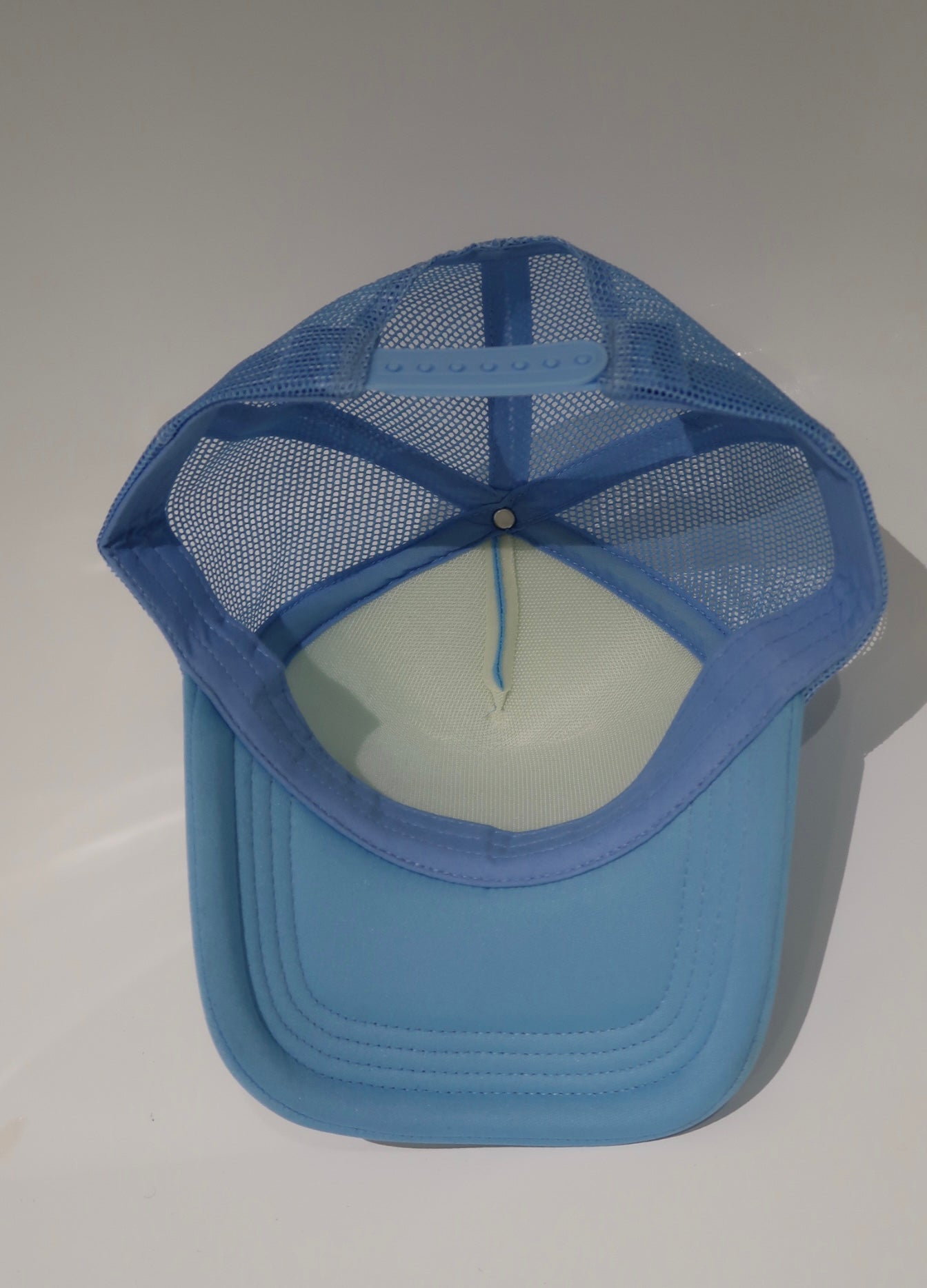 BLUE PRINTED TRUCKER HAT
