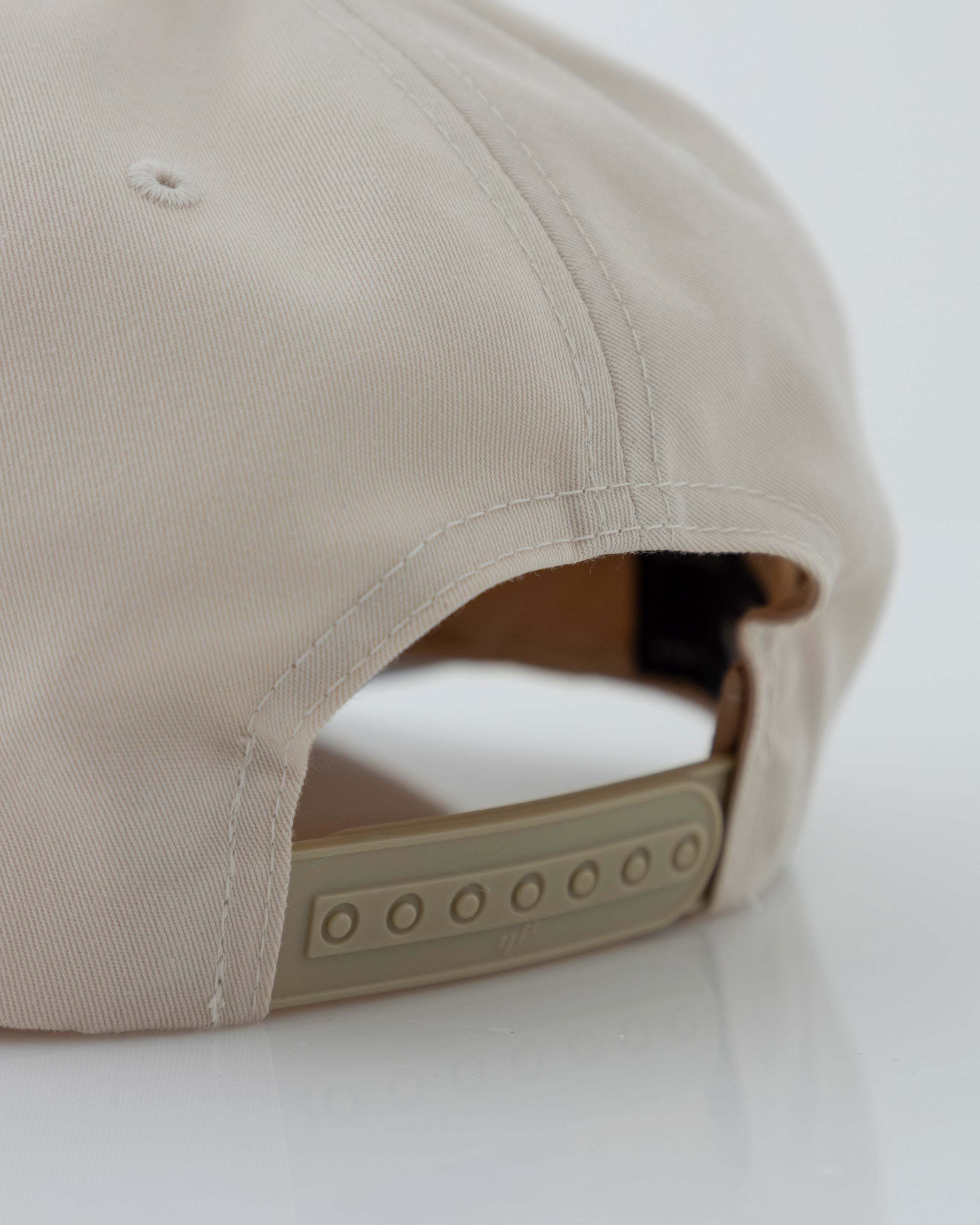 Line U High Crown Cap Cream