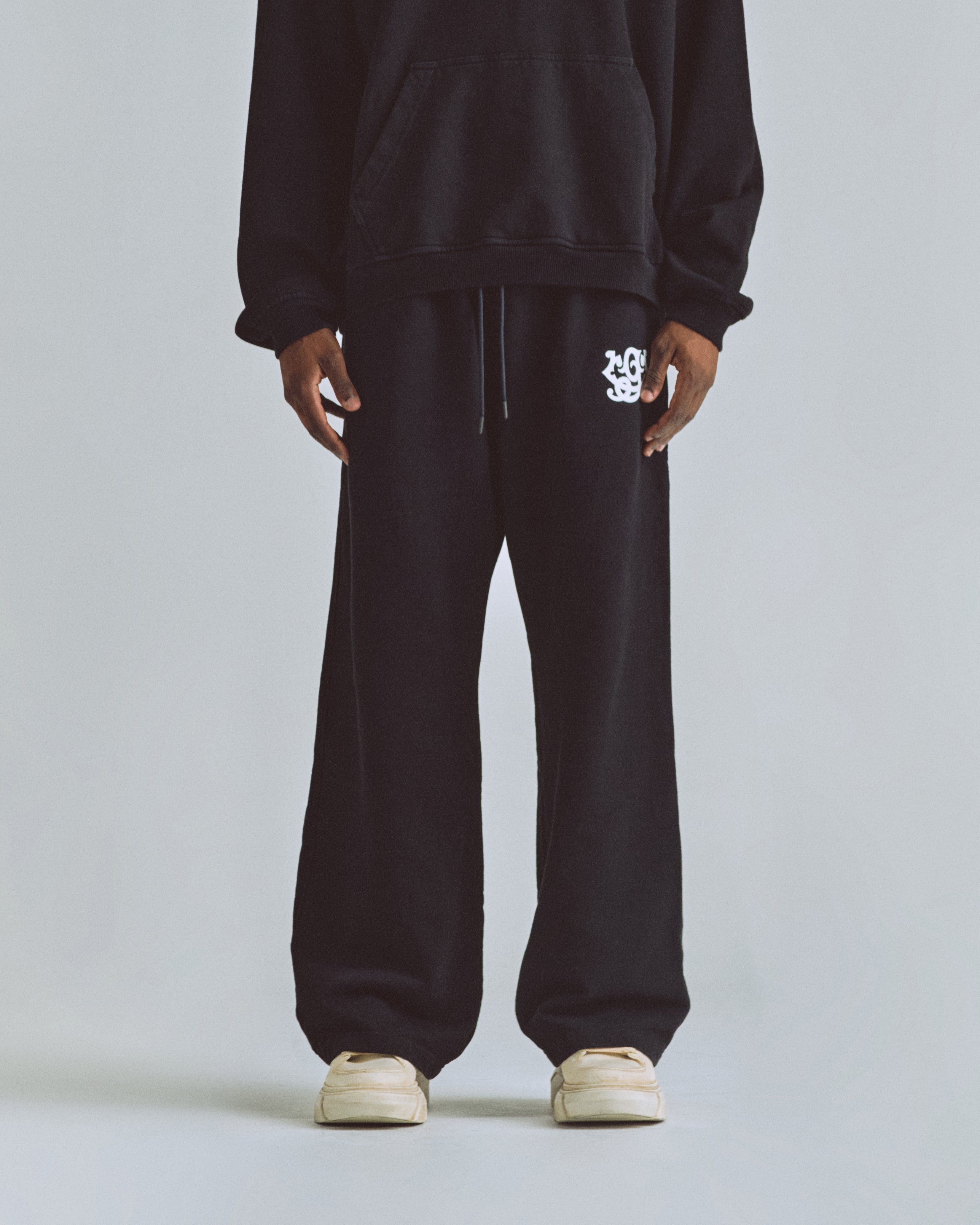 The Path Monogram Straightpants Black